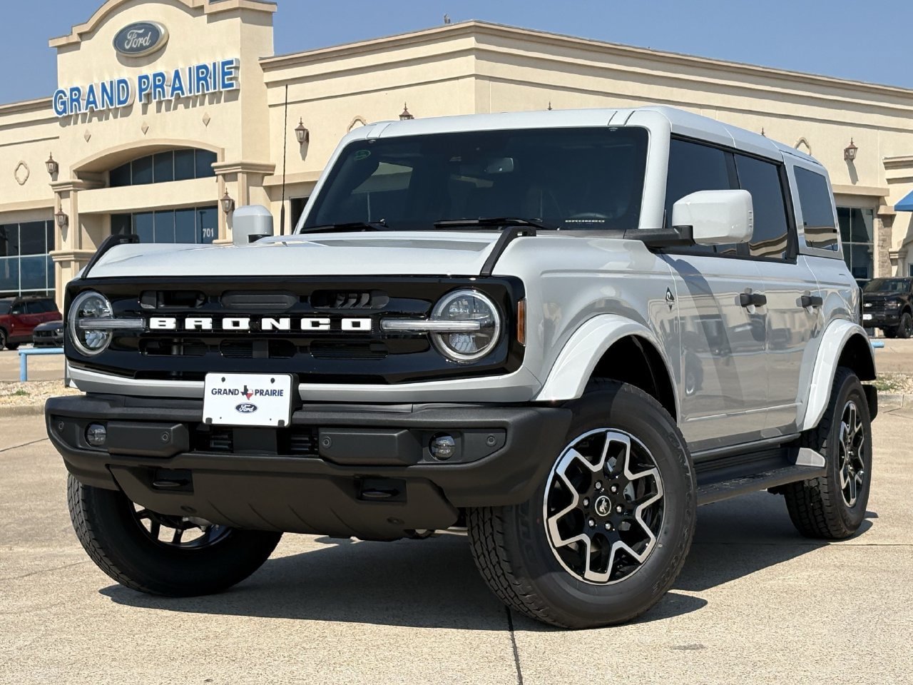 Used 2026 Ford Bronco Outer Banks AWD/4WD image 2
