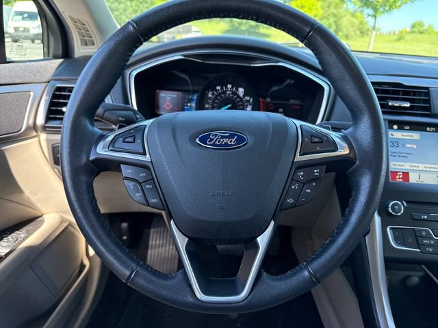 Used 2017 Ford Fusion SE w/ Fusion SE Technology Package FWD image 20