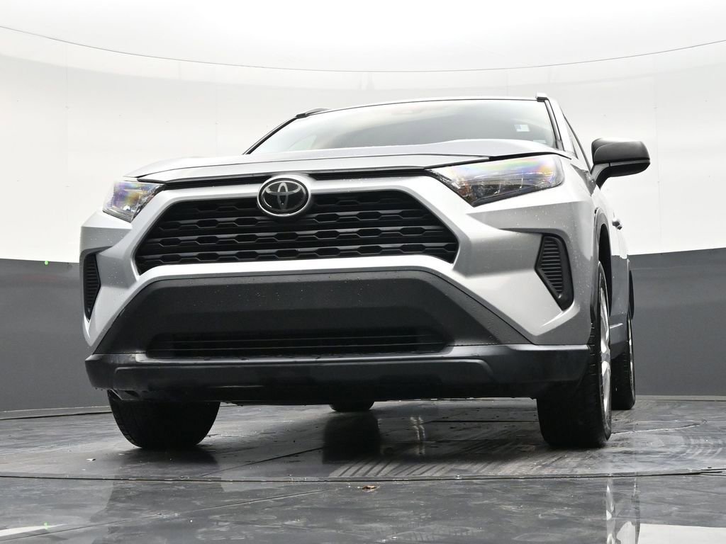 Used 2020 Toyota RAV4 LE FWD image 27