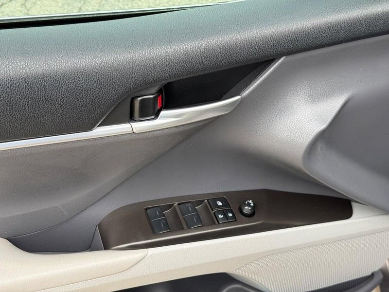 Used 2023 Toyota Camry SE w/ Audio Upgrade Package FWD image 18