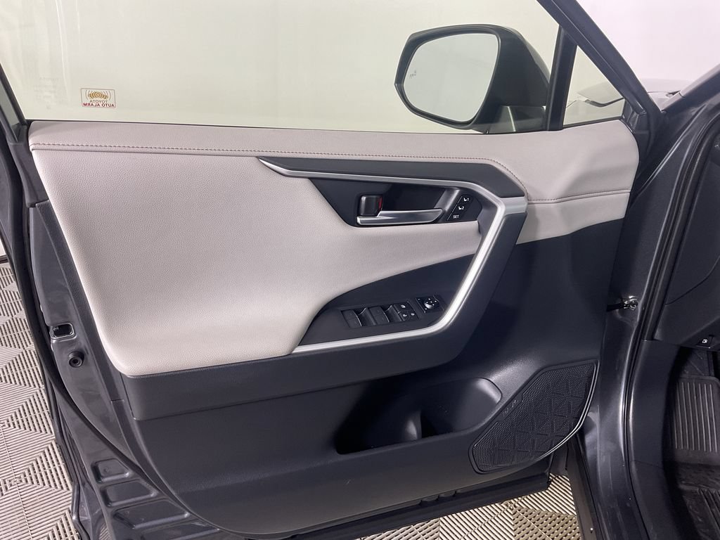 Used 2024 Toyota RAV4 Limited w/ Advanced Technology Package AWD/4WD image 17