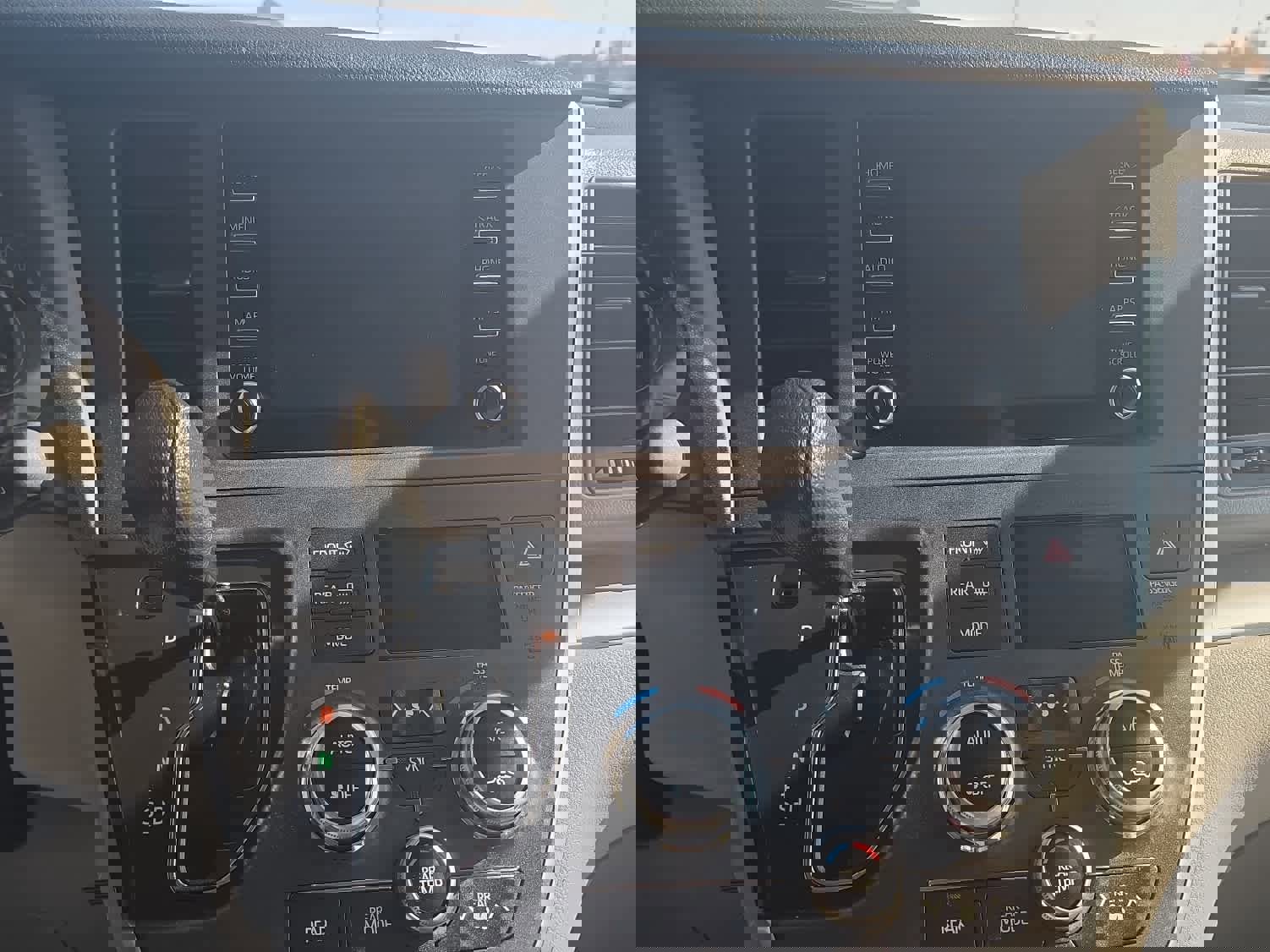 Used 2020 Toyota Sienna L image 11