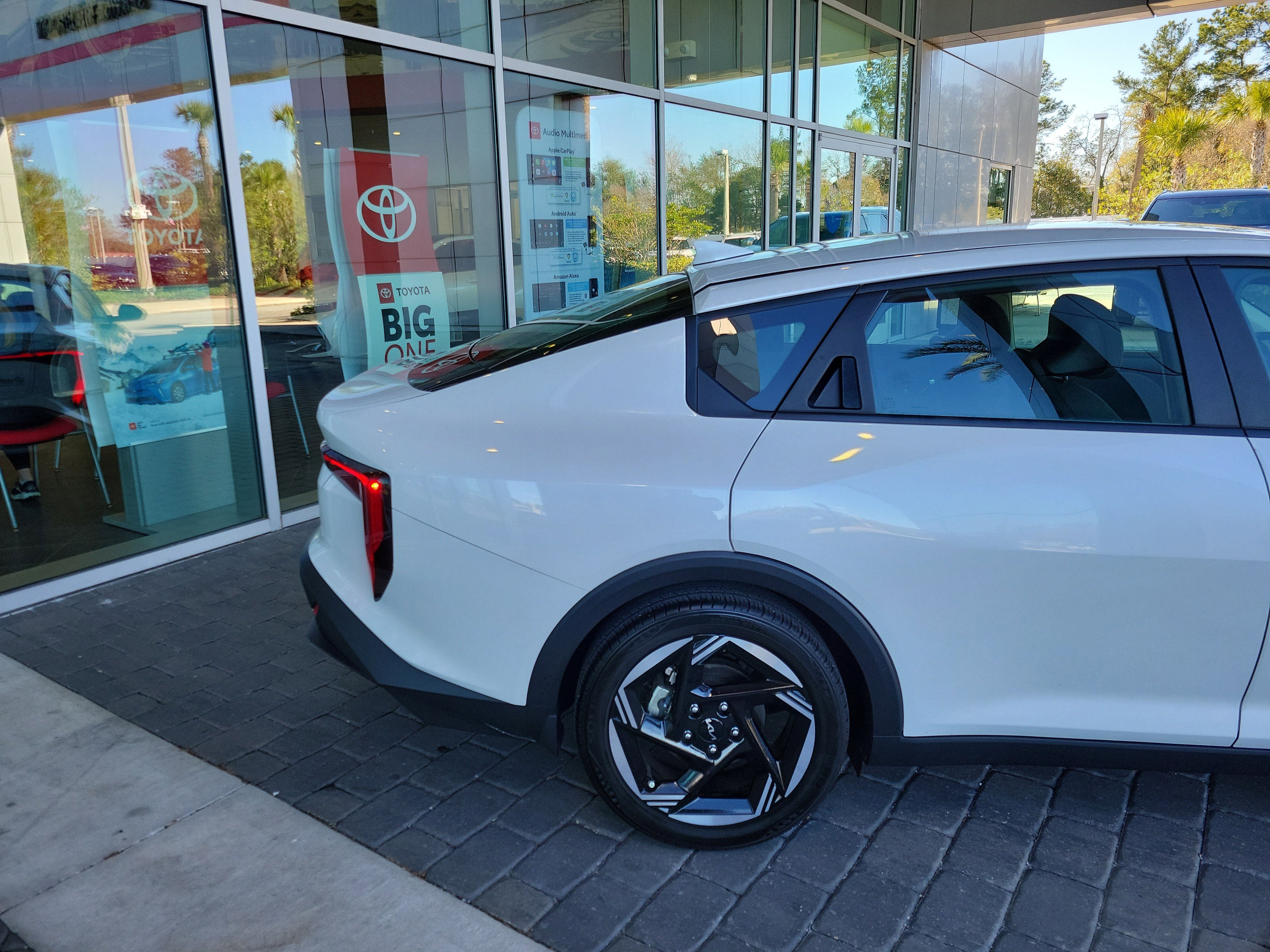 Used 2025 Kia K4 EX image 6