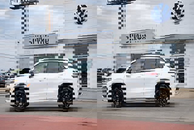 New 2026 Volkswagen Tiguan SE R-Line image 3