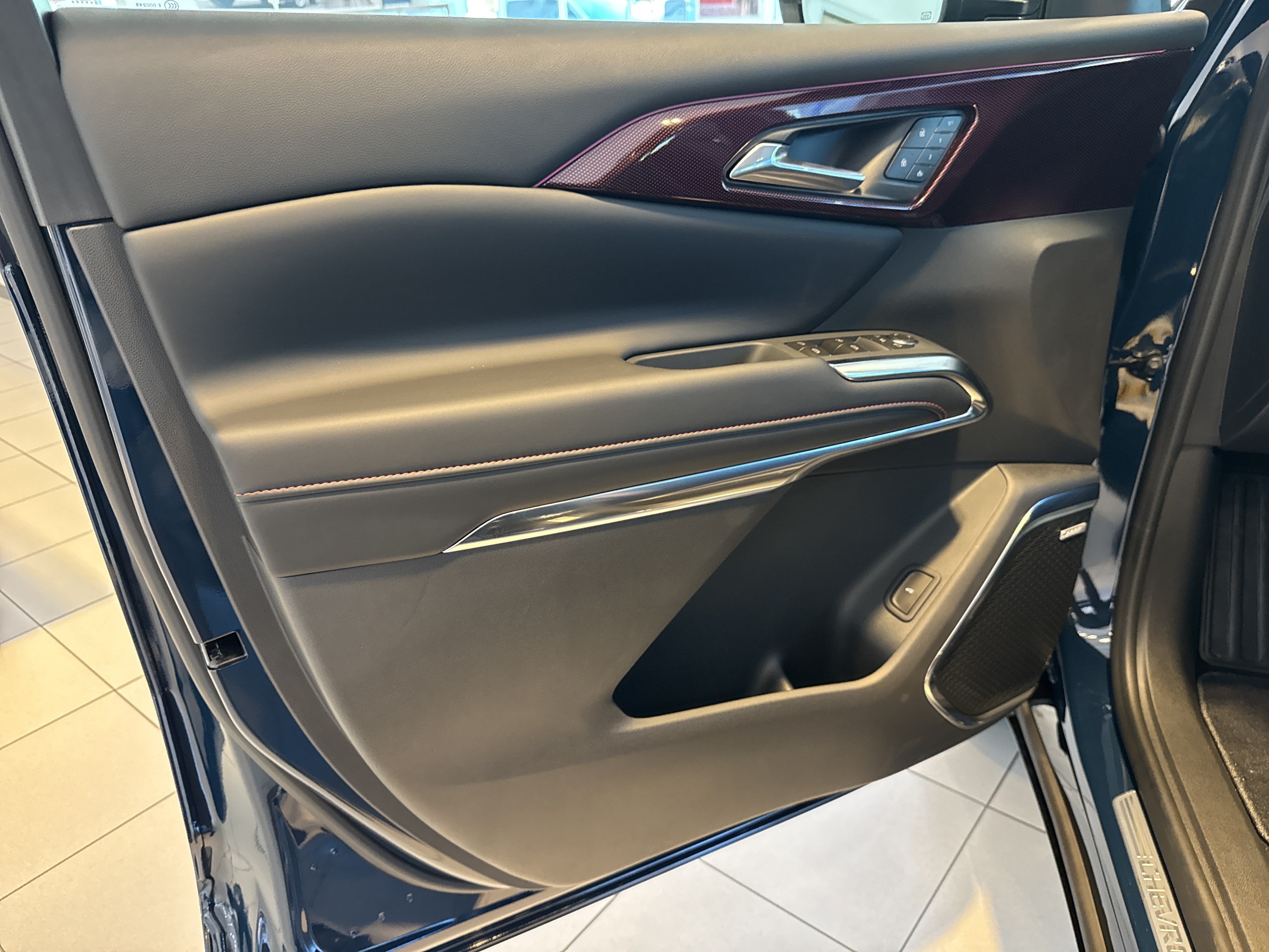 New 2027 Chevrolet Traverse RS FWD image 10