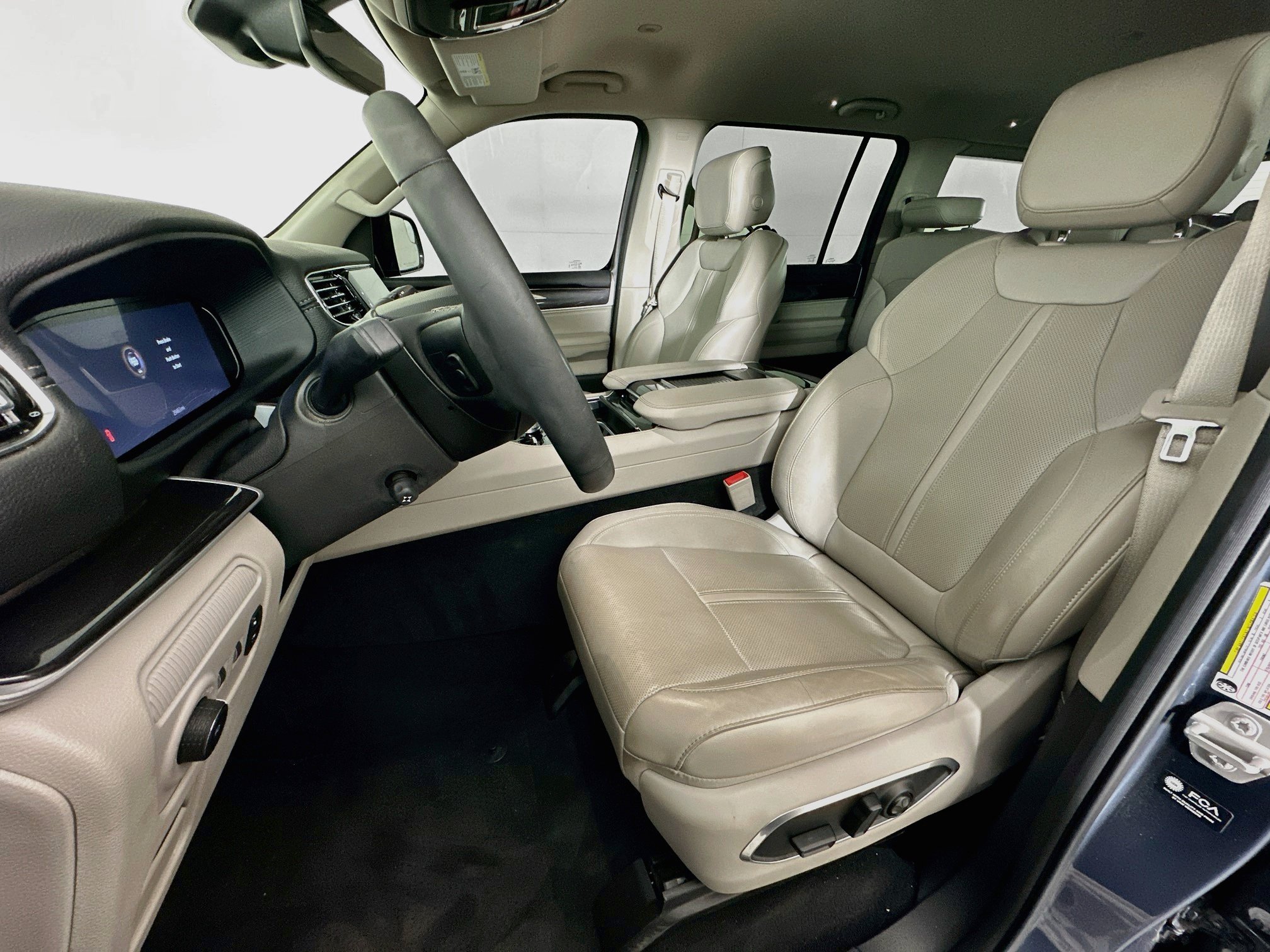 Used 2023 Jeep Wagoneer 4WD image 13