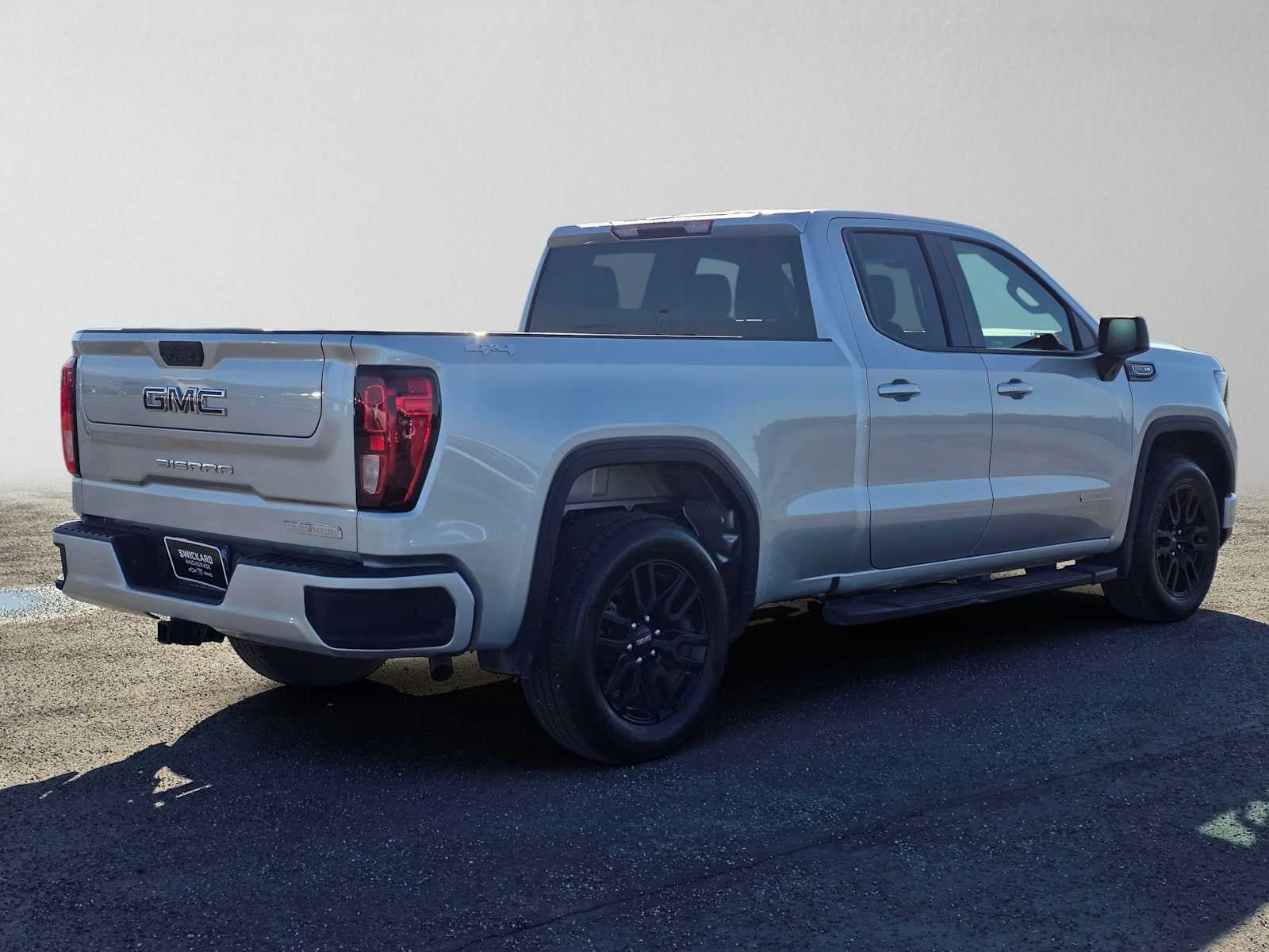 Certified 2022 GMC Sierra 1500 Elevation w/ LPO, Elevation Black Package AWD/4WD image 3