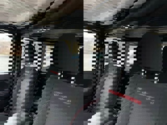 Used 2023 Jeep Wrangler Unlimited Rubicon w/ Cold Weather Group AWD/4WD image 12