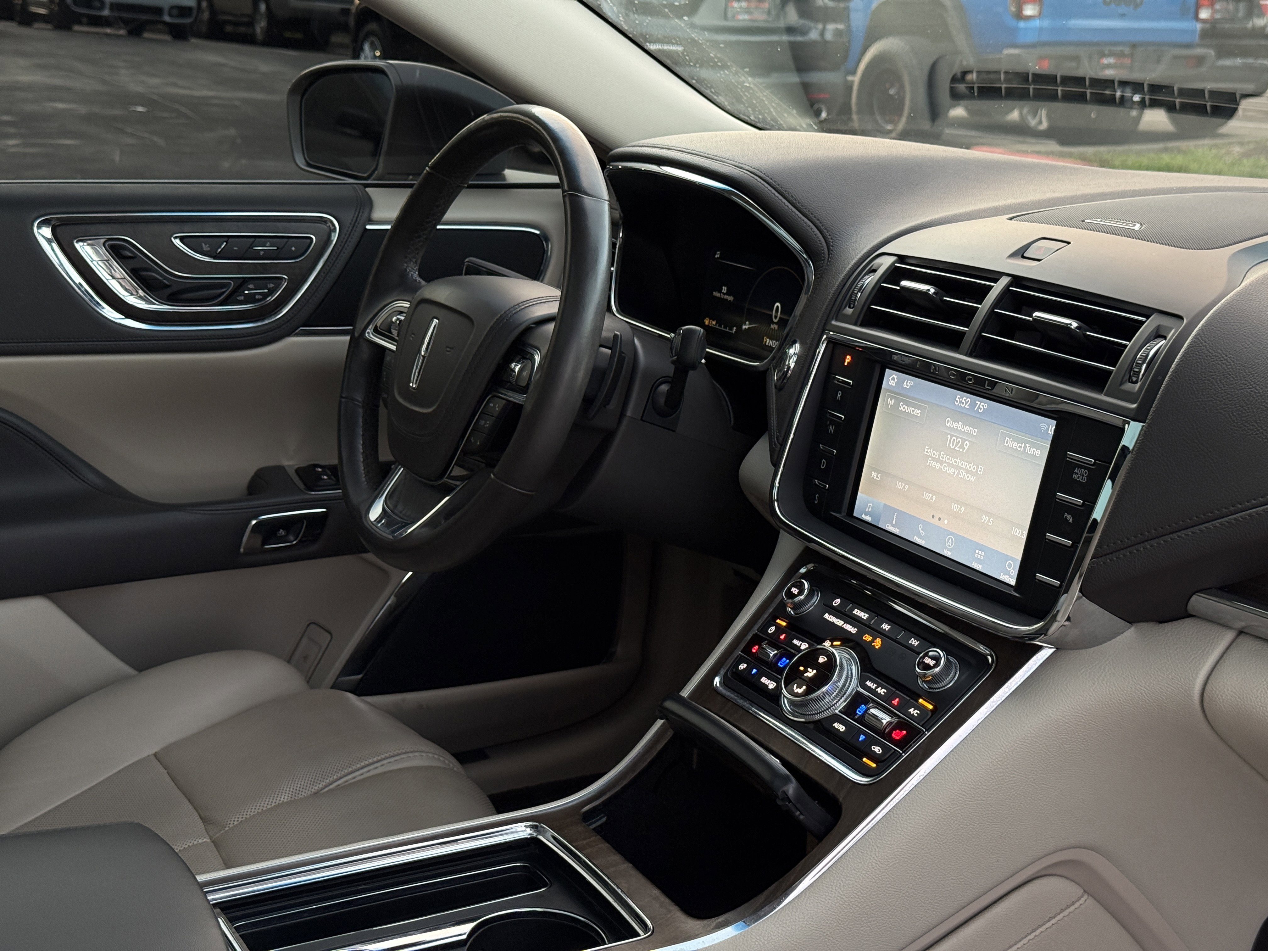 Used 2019 Lincoln Continental Select w/ Continental Climate Package image 16