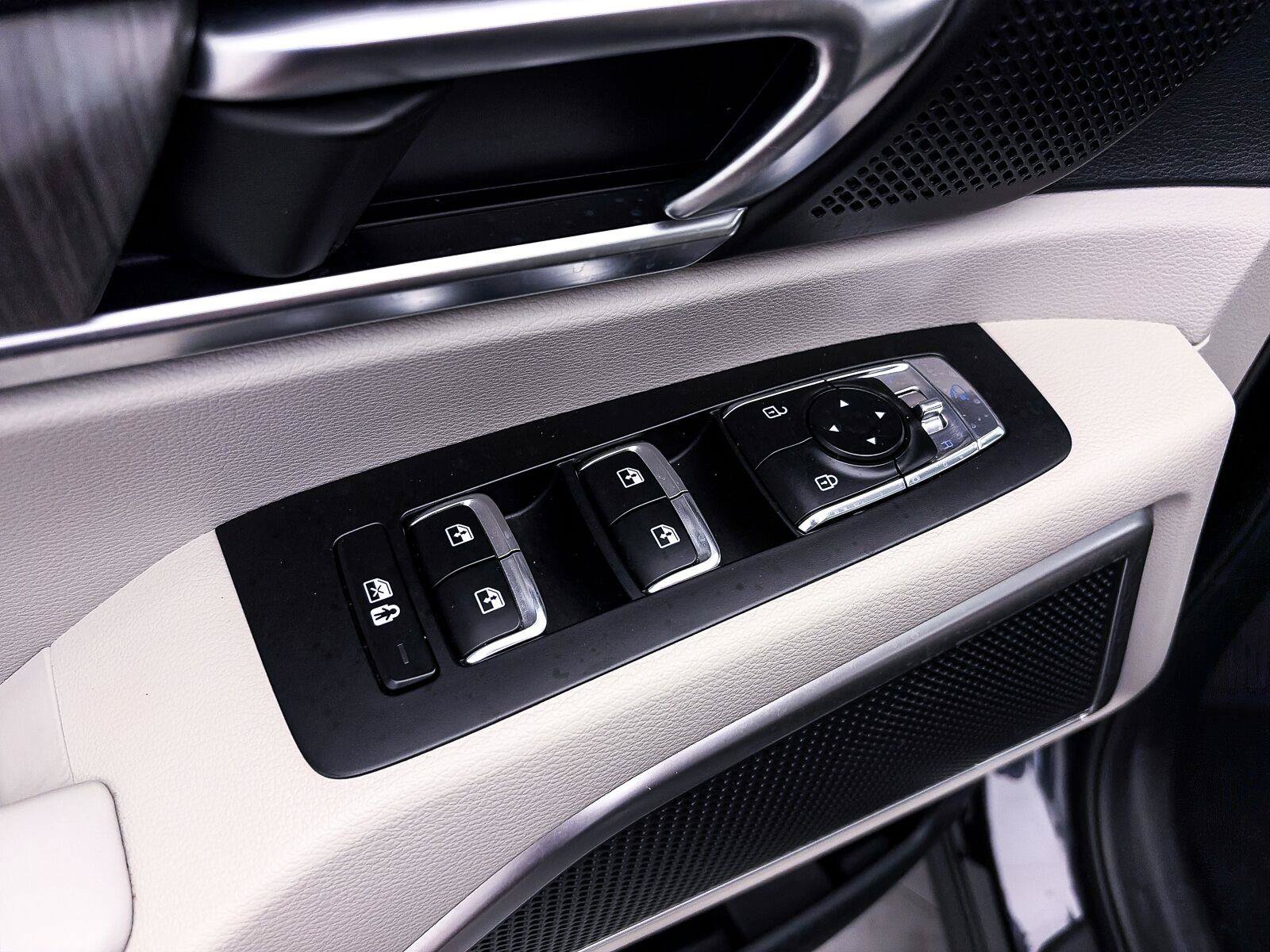 Used 2025 Kia Telluride EX w/ EX Captain's Chair Package FWD image 18