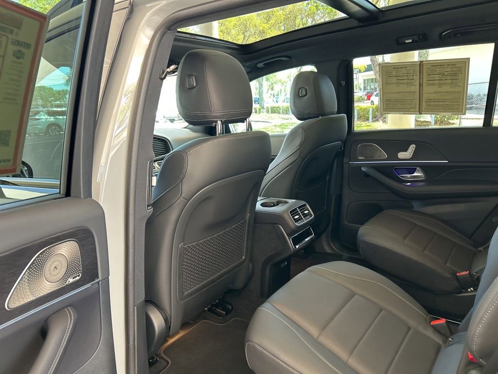 Used 2025 Mercedes-Benz GLS 450 4MATIC w/ AMG Line Exterior image 44
