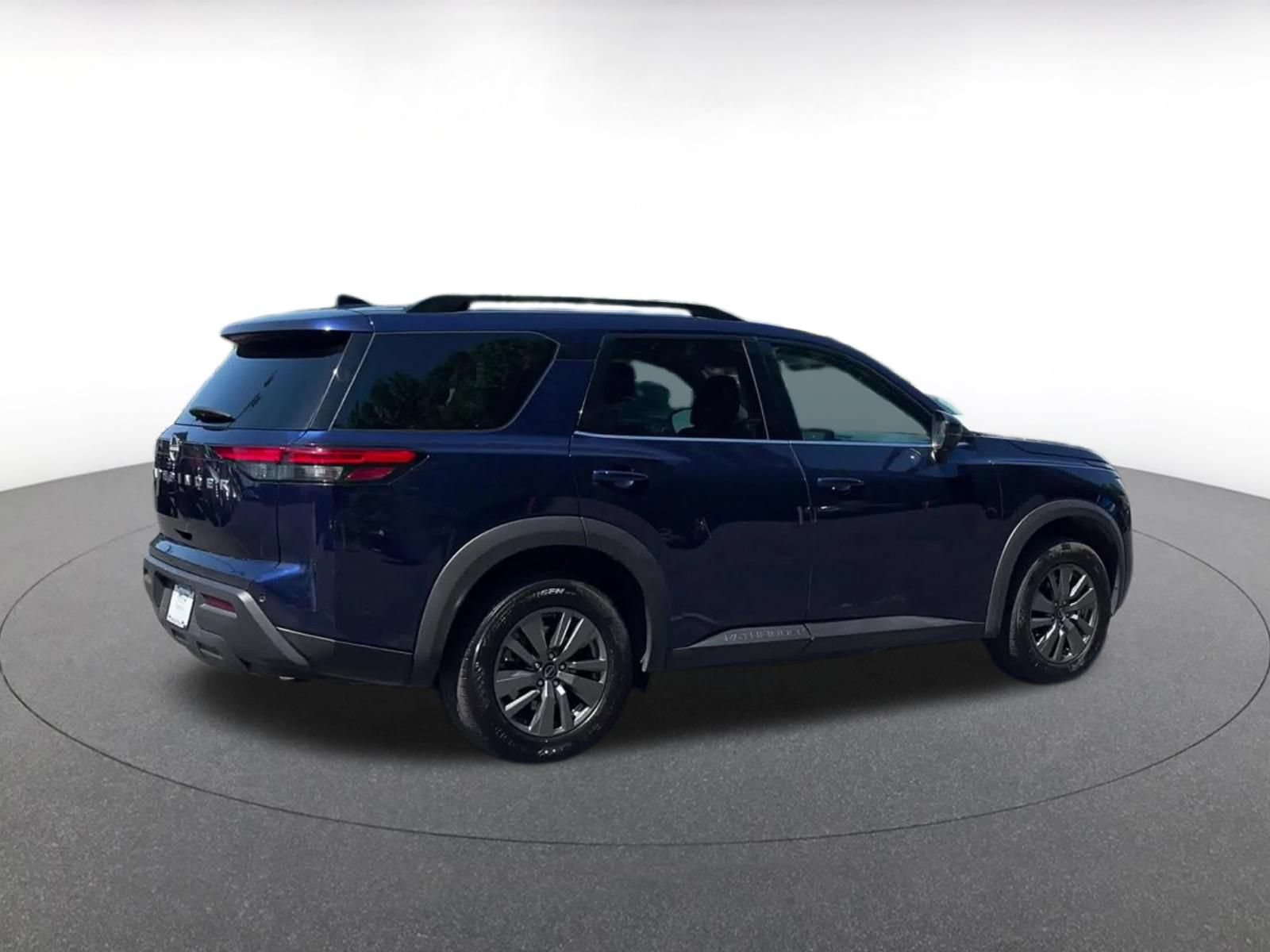 Used 2025 Nissan Pathfinder SV FWD image 15