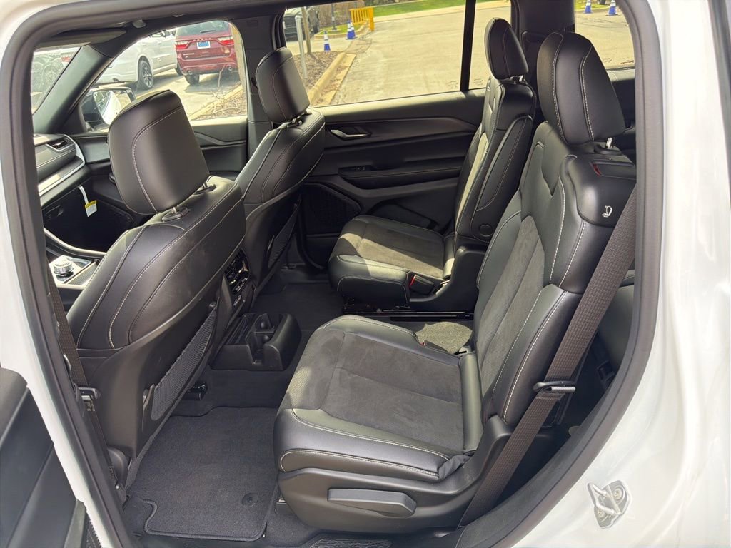 Certified 2024 Jeep Grand Cherokee L Altitude image 11