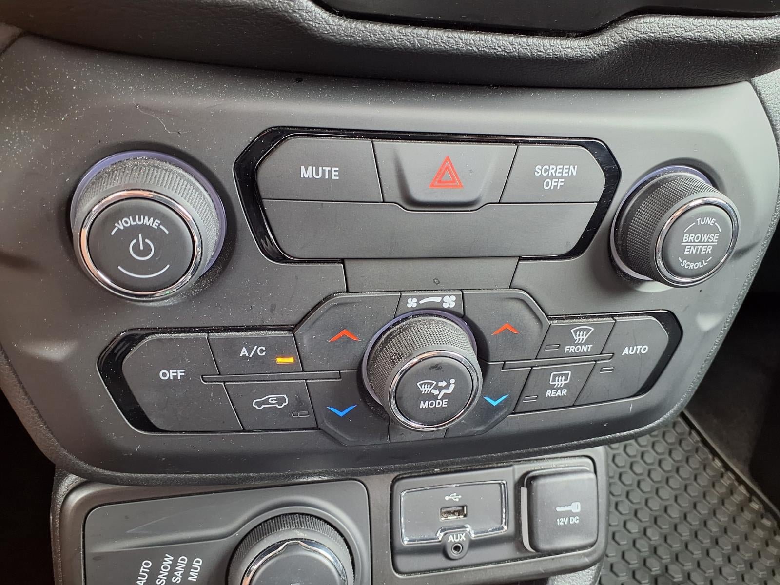 Certified 2019 Jeep Renegade Latitude w/ Cold Weather Group AWD/4WD image 7
