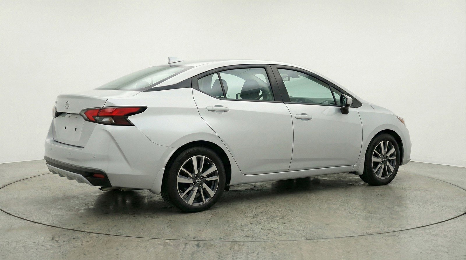 Used 2025 Nissan Versa SV image 9
