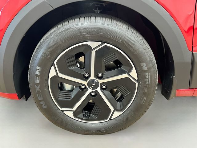 Used 2024 Kia Niro LX image 29