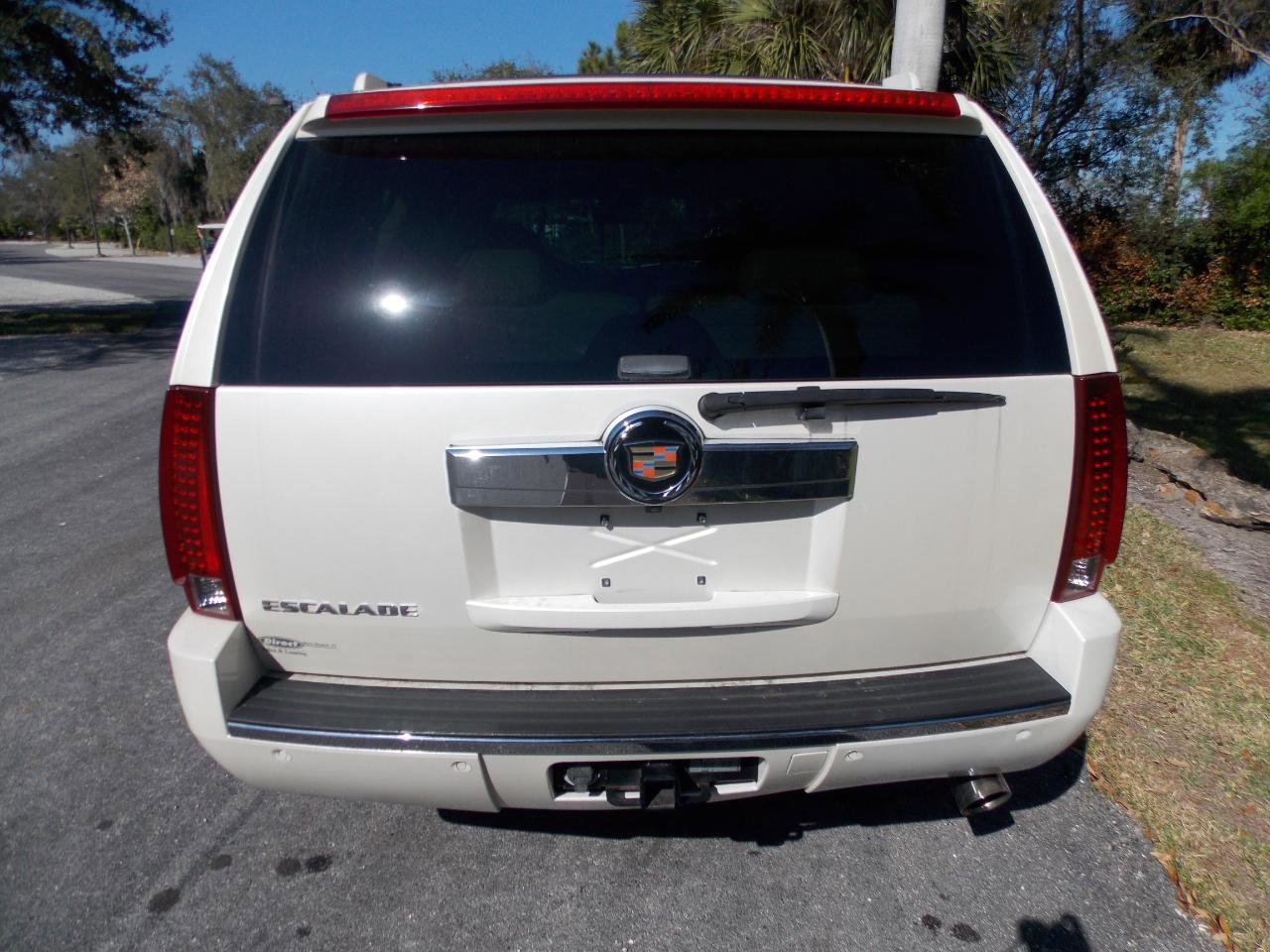 Used 2007 Cadillac Escalade 2WD w/ Information Package image 11