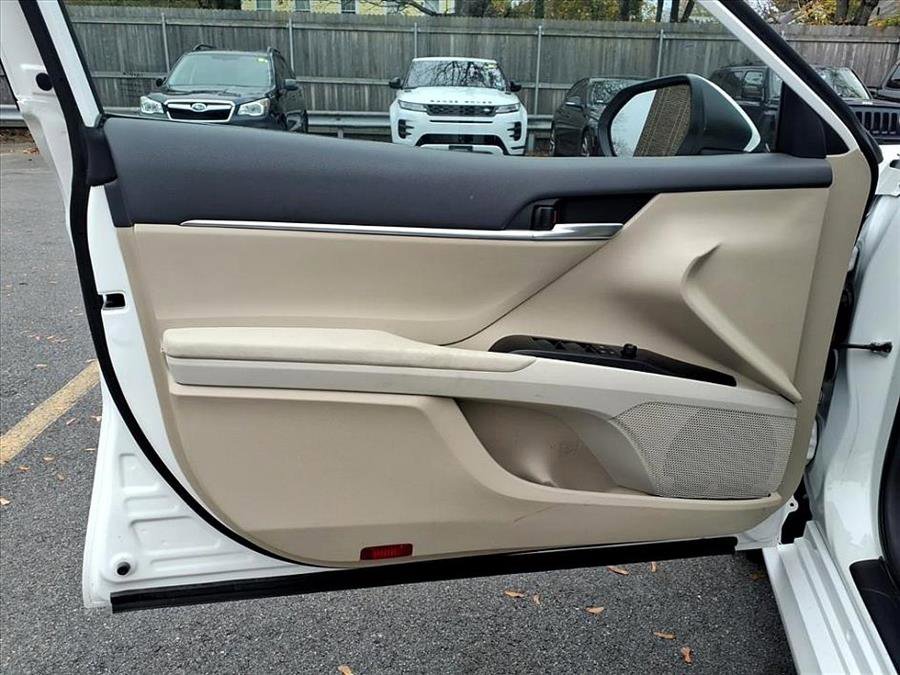 Used 2022 Toyota Camry LE image 17