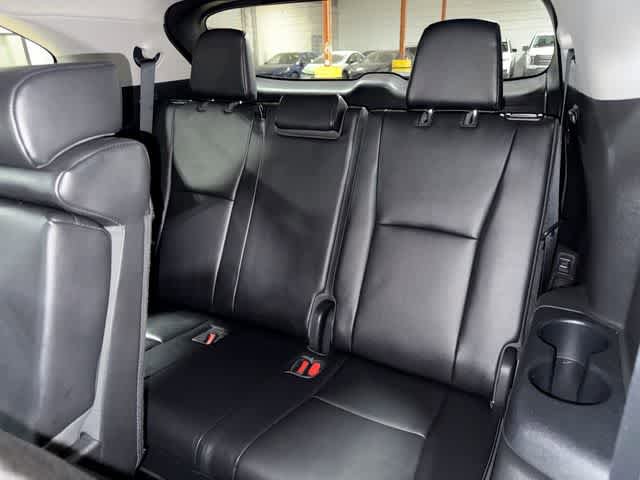 Used 2022 Toyota Highlander XLE AWD/4WD image 18