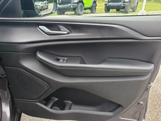 Used 2024 Jeep Grand Cherokee Altitude AWD/4WD image 20