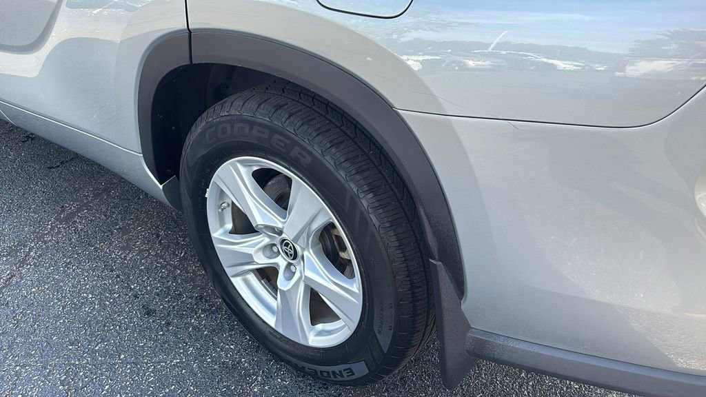 Used 2020 Toyota Highlander LE image 9