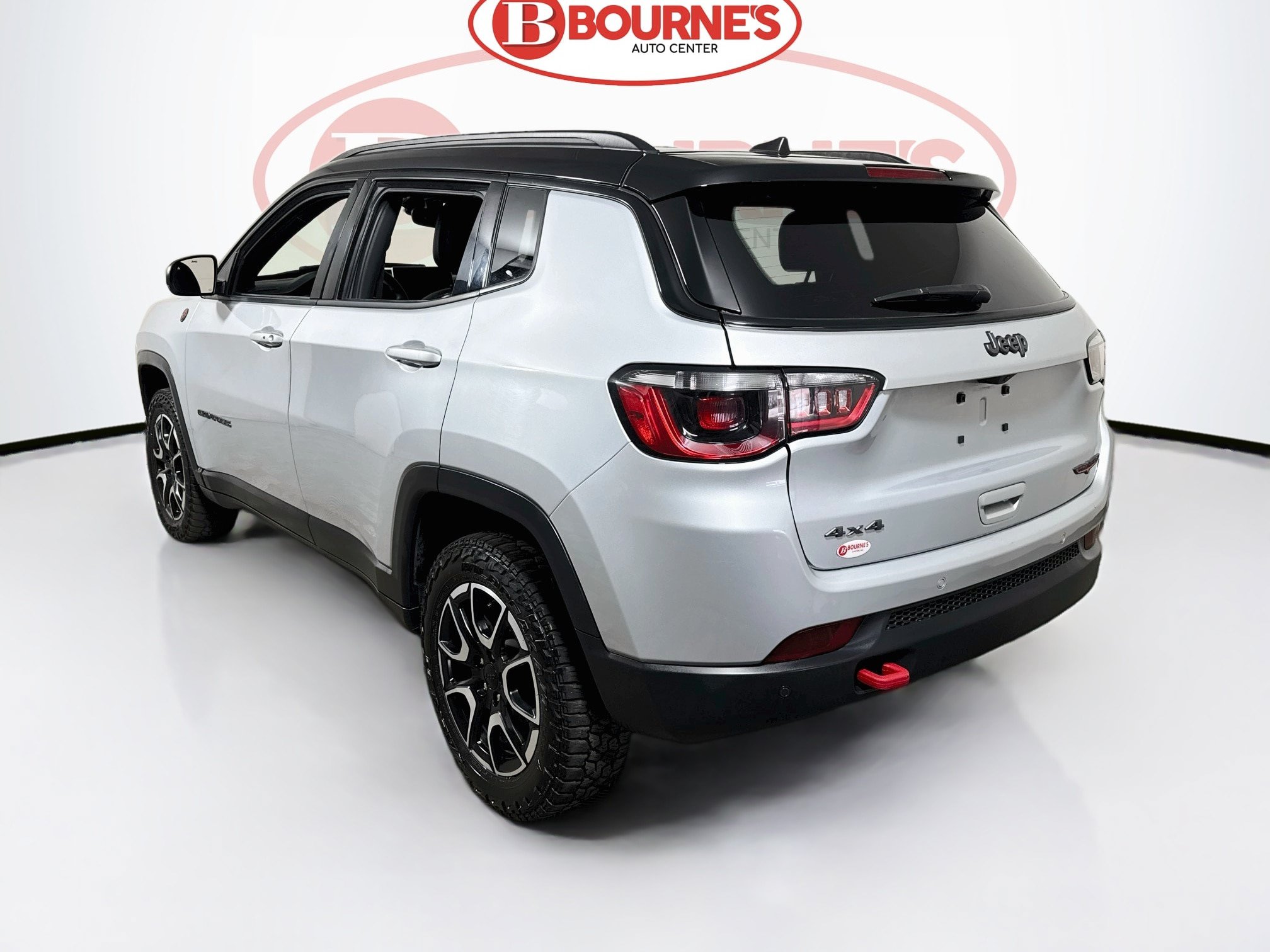 Used 2024 Jeep Compass Trailhawk AWD/4WD image 6