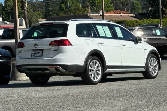 Used 2017 Volkswagen Golf Alltrack SE AWD/4WD image 4