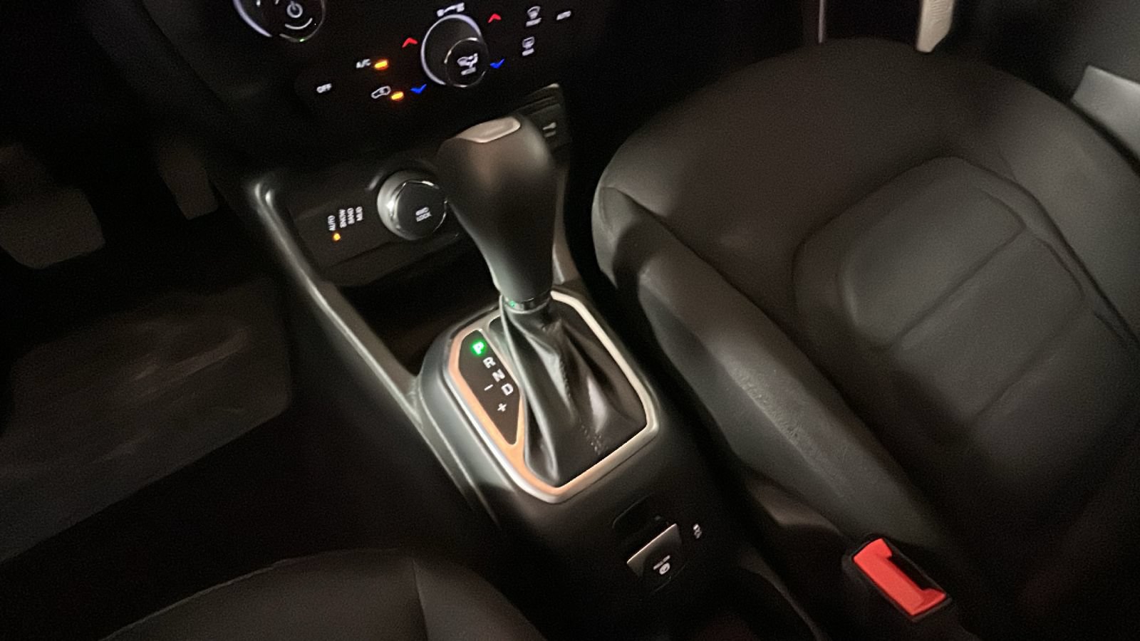 Used 2020 Jeep Renegade Latitude w/ Cold Weather Group AWD/4WD image 25