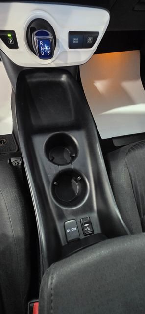 Used 2016 Toyota Prius Two image 21