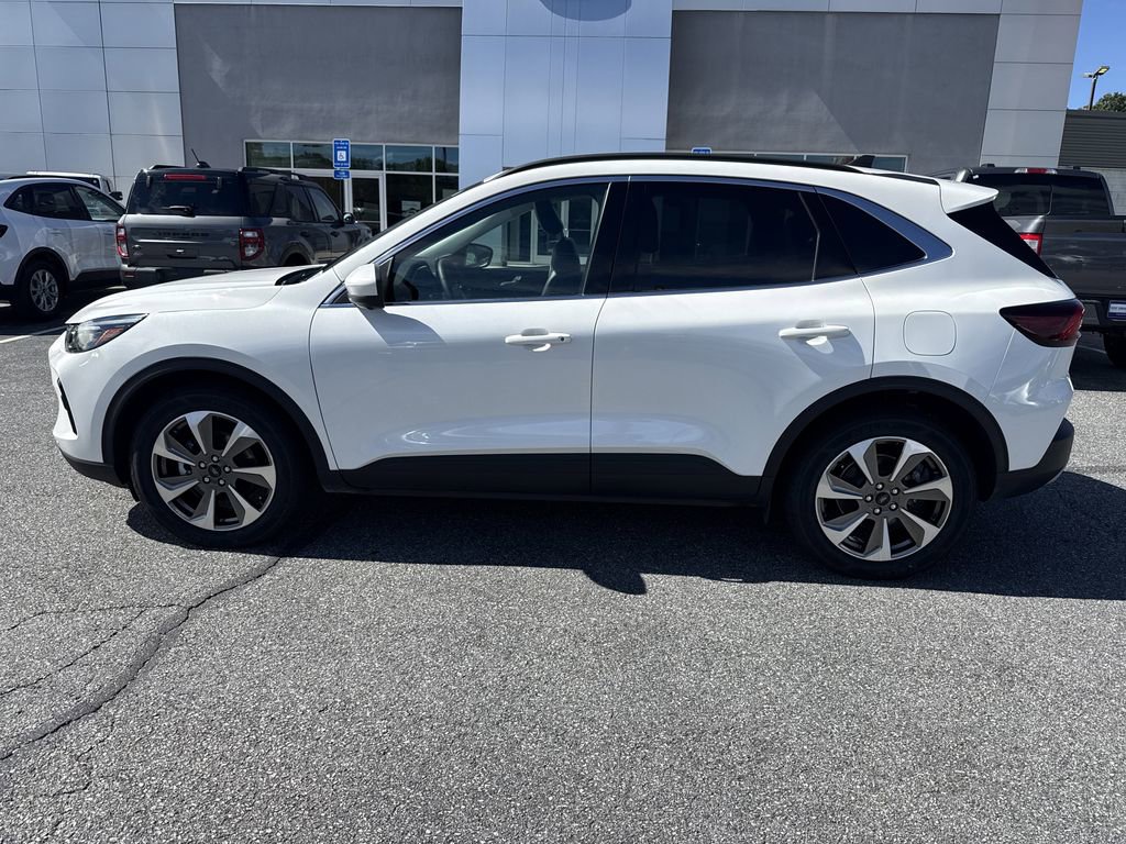 Used 2023 Ford Escape Platinum image 4