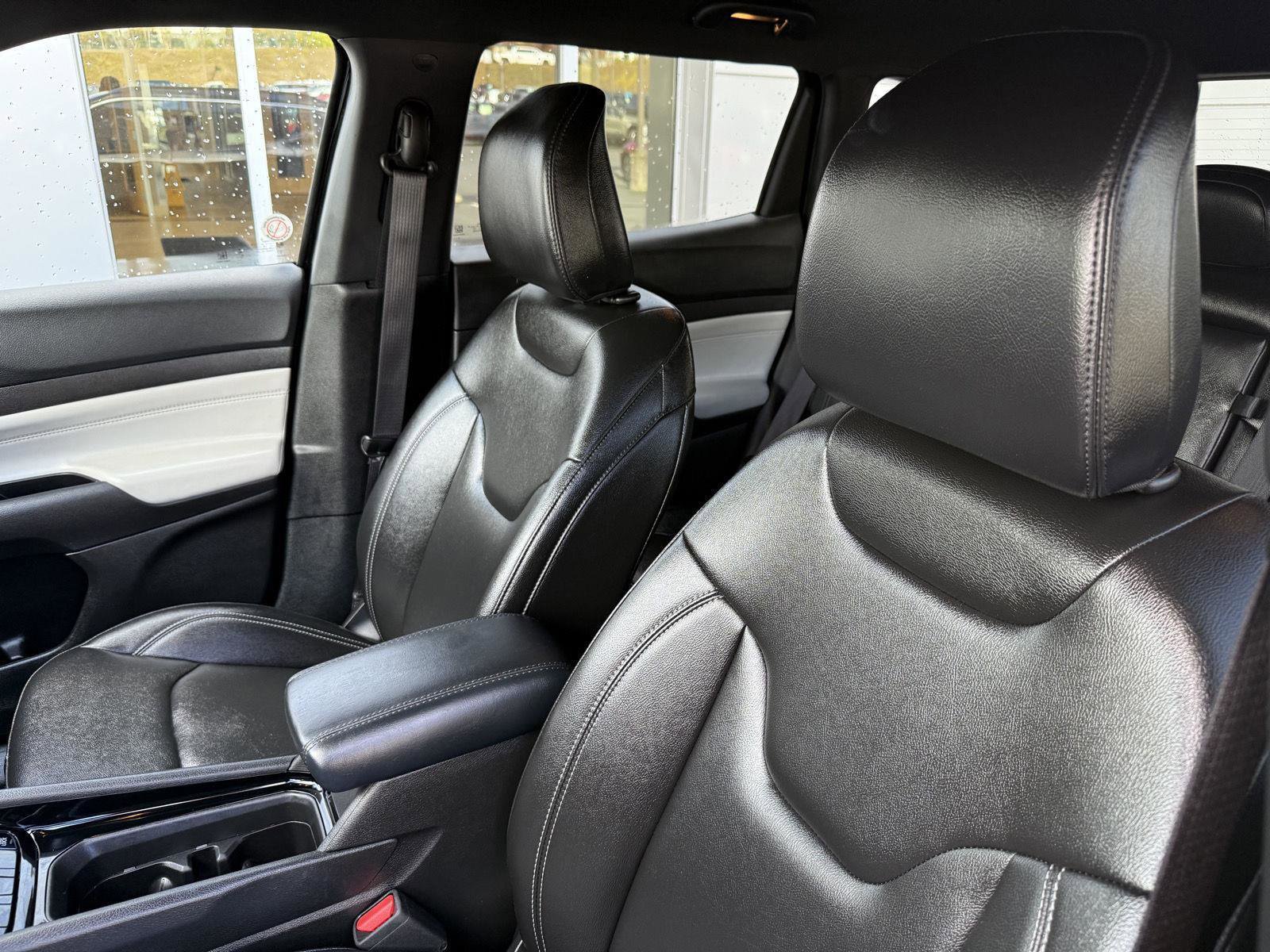 Used 2025 Jeep Compass Limited AWD/4WD image 11