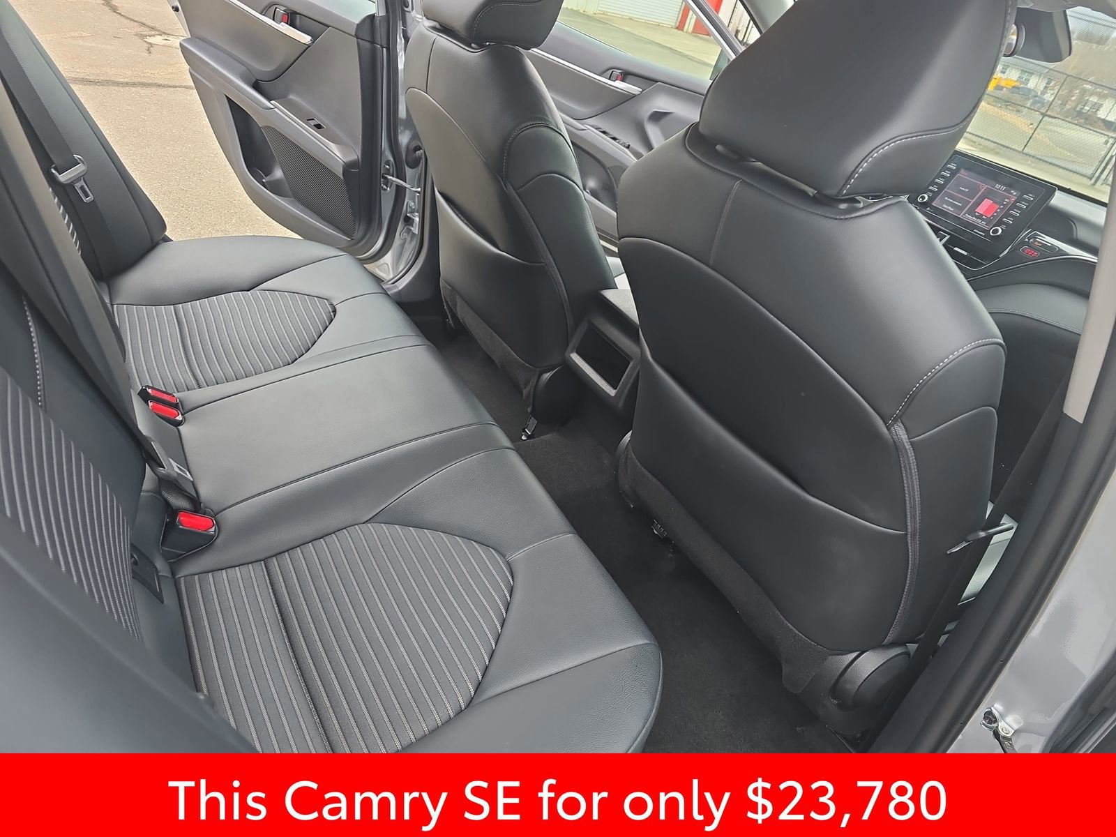 Used 2024 Toyota Camry SE image 17