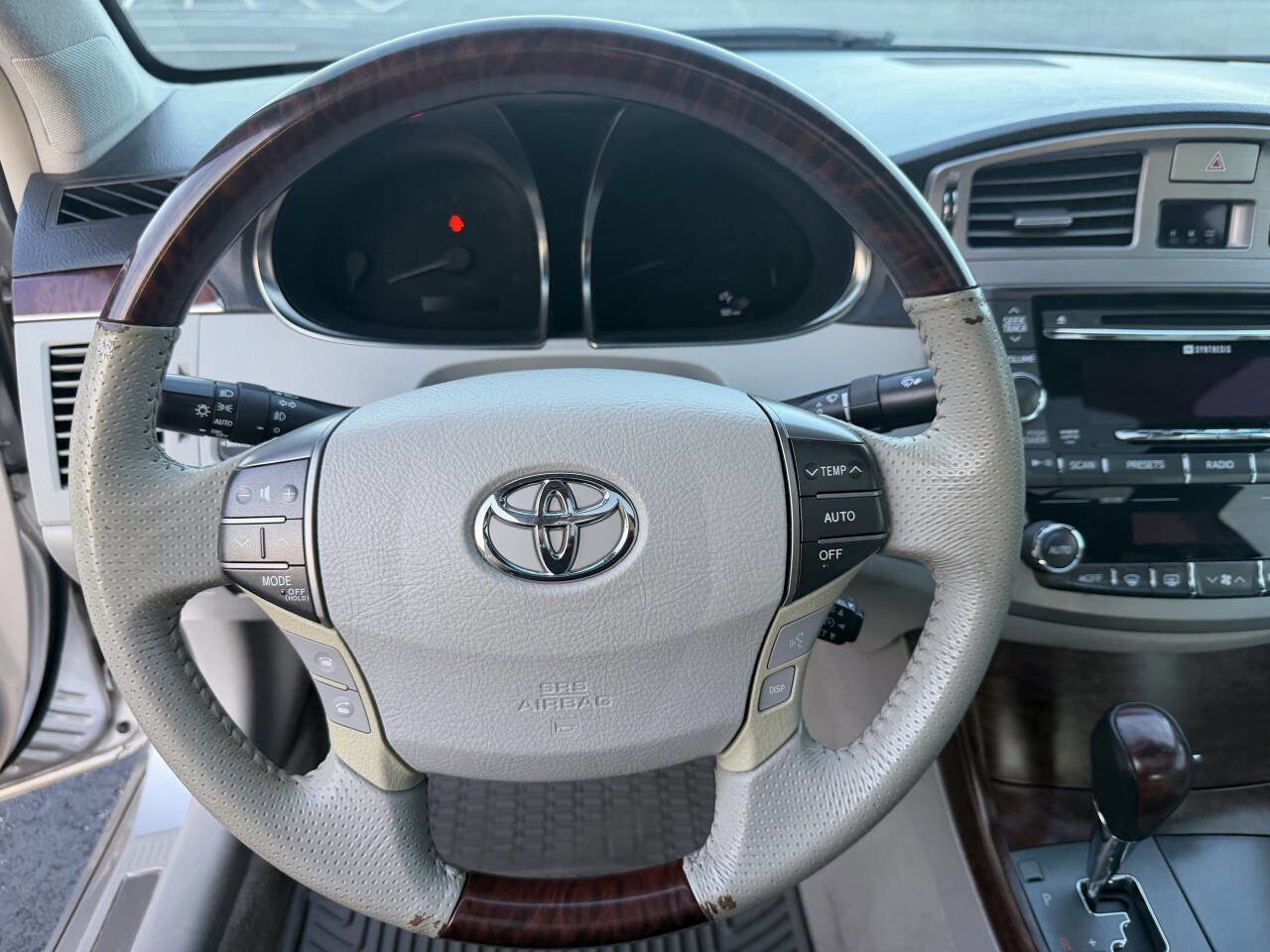 Used 2011 Toyota Avalon Limited FWD image 32