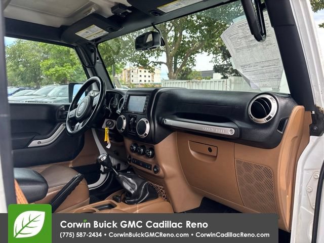 Used 2016 Jeep Wrangler Unlimited Sahara w/ Connectivity Group AWD/4WD image 33