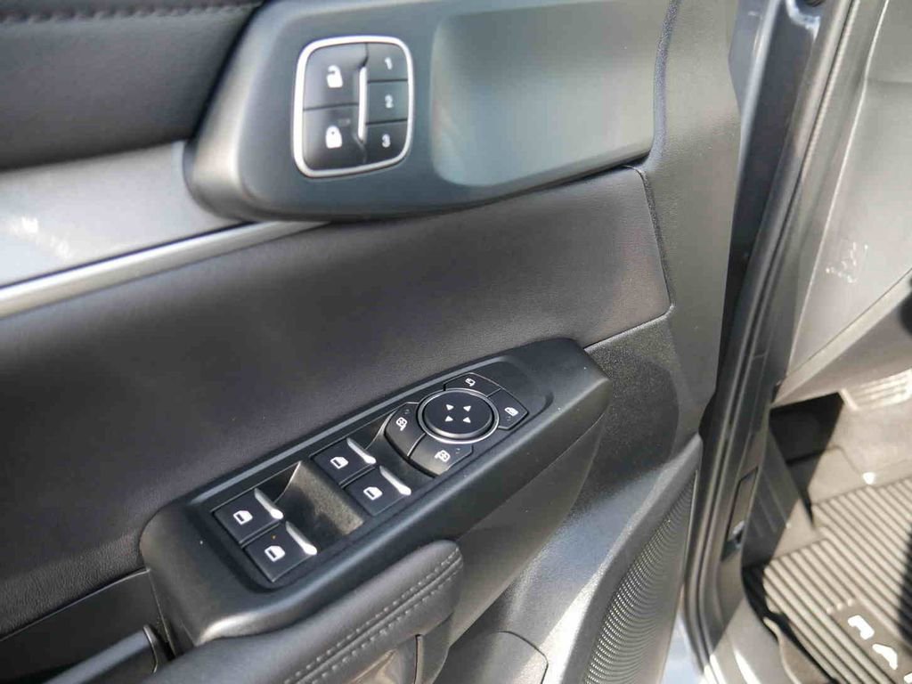 Used 2025 Ford Ranger Lariat w/ FX4 Off-Road Package image 29