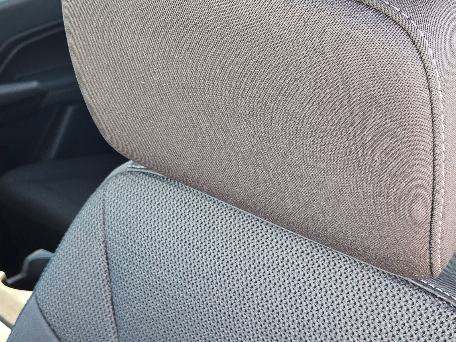 New 2026 GMC Canyon Elevation w/ Convenience Package image 17