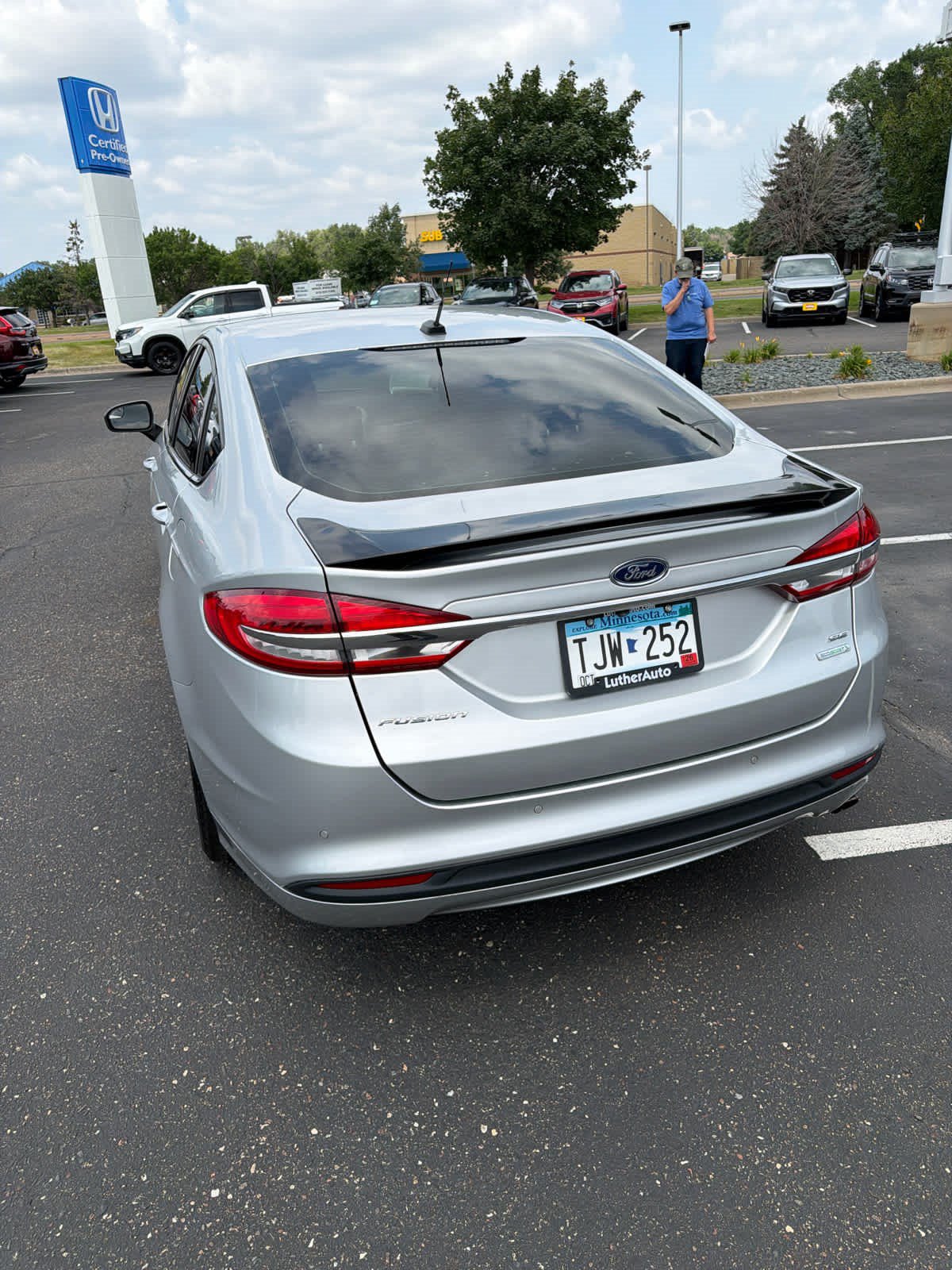 Used 2018 Ford Fusion SE w/ Fusion SE Technology Package FWD image 13