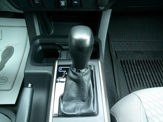 Used 2022 Toyota Tacoma SR5 AWD/4WD image 23