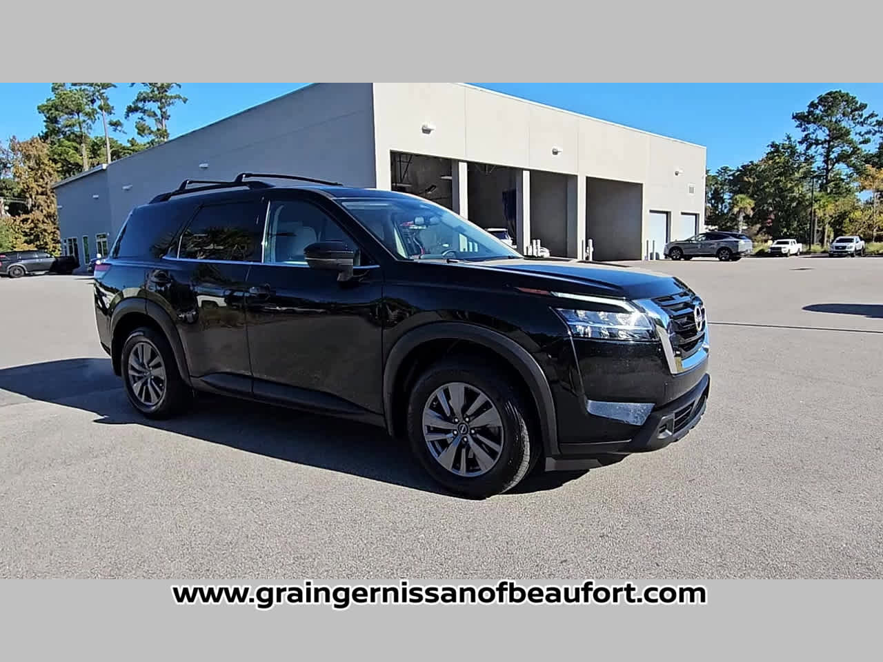 Used 2022 Nissan Pathfinder SV image 17