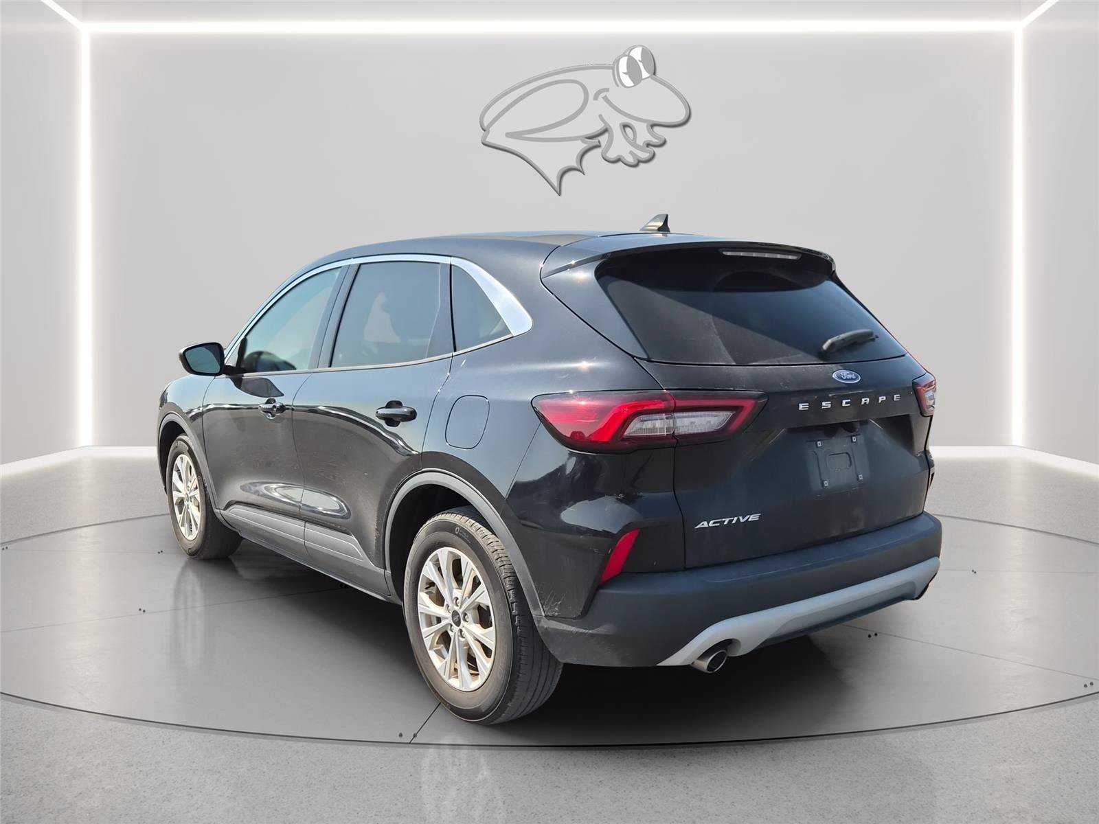 Used 2023 Ford Escape Active w/ Cold Weather Package FWD image 4