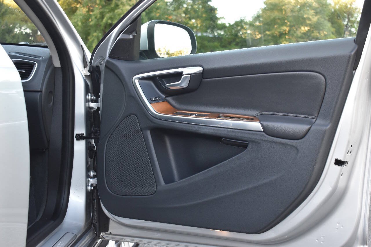 Used 2016 Volvo S60 T5 Inscription Platinum FWD image 10