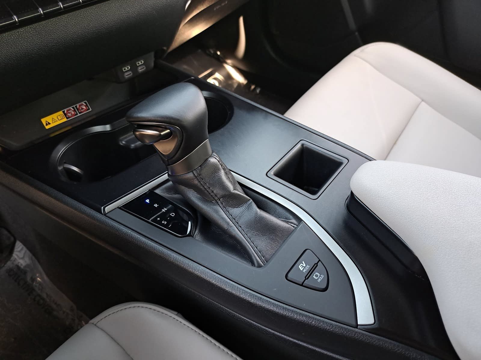 Used 2024 Lexus UX 250h FWD image 27