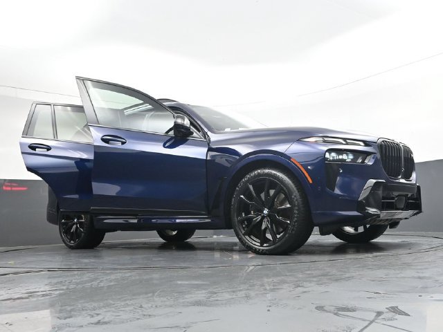 Certified 2025 BMW X7 M60i AWD/4WD image 44