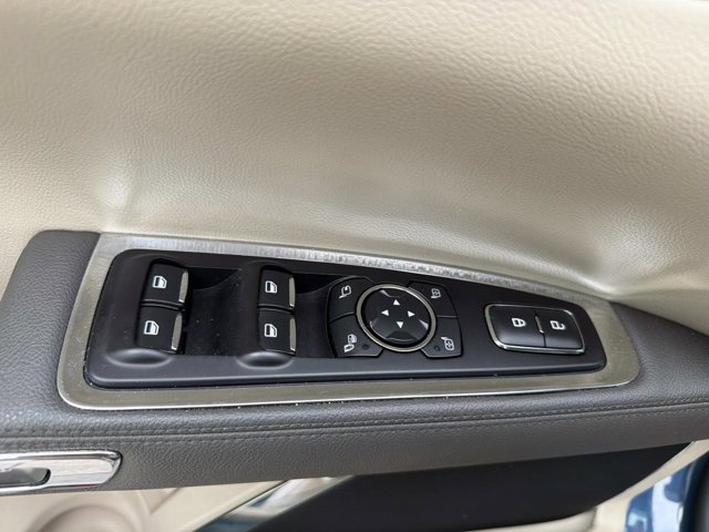 Used 2020 Lincoln Continental w/ Premium Package FWD image 12