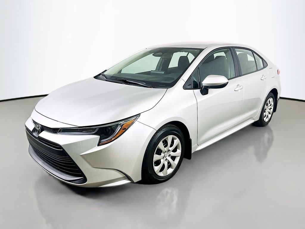 Used 2025 Toyota Corolla LE image 3