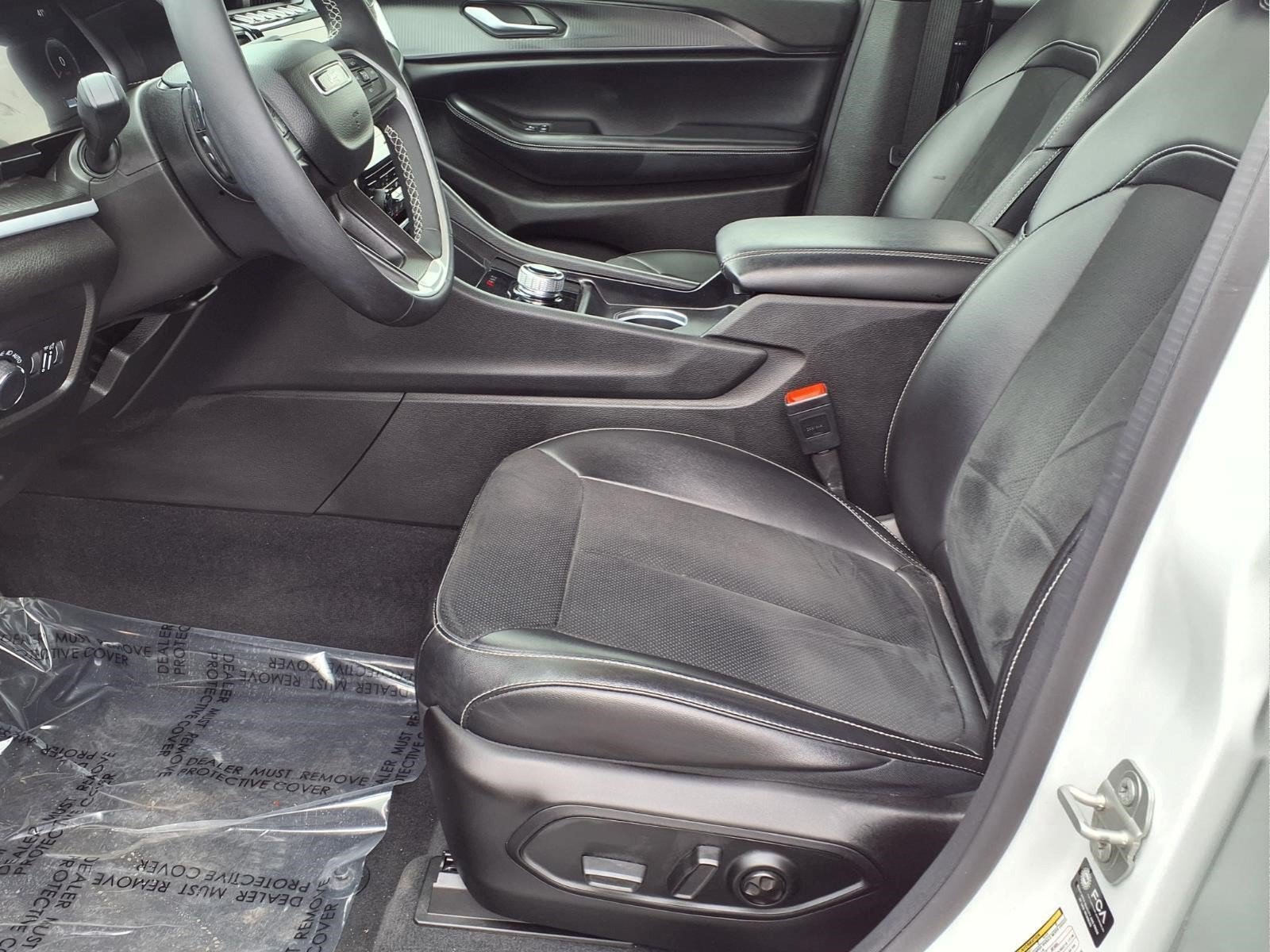 Used 2024 Jeep Grand Cherokee L Laredo AWD/4WD image 16