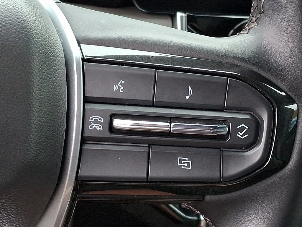 Used 2024 Chevrolet Colorado ZR2 w/ Technology Package AWD/4WD image 20