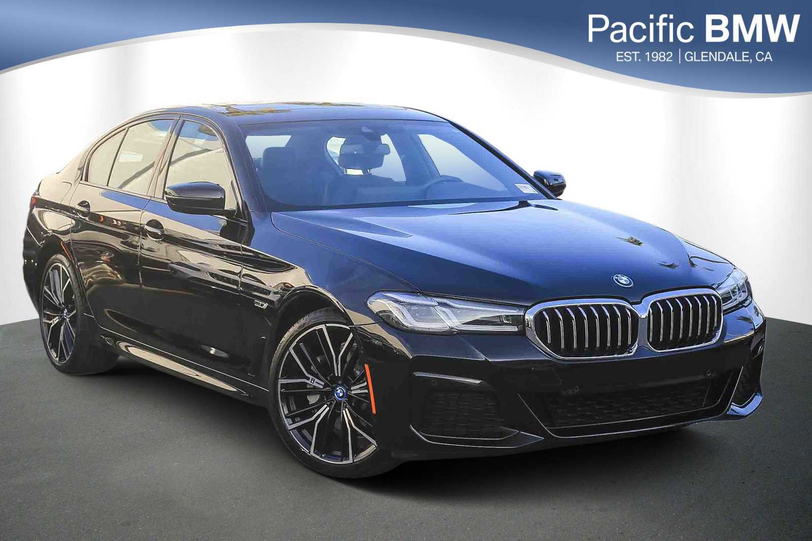 Certified 2023 BMW 530e w/ M Sport Package image 1