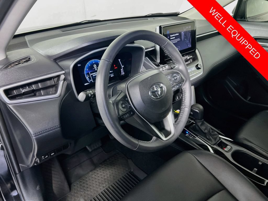 Used 2023 Toyota Corolla Cross XLE w/ Convenience Package FWD image 9