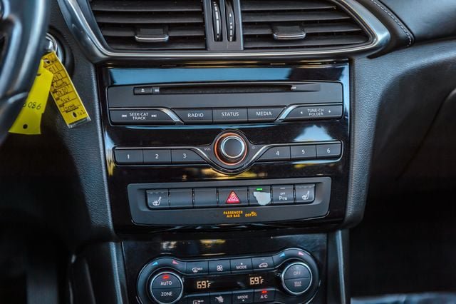 Used 2017 INFINITI QX30 Premium w/ Navigation Package FWD image 27